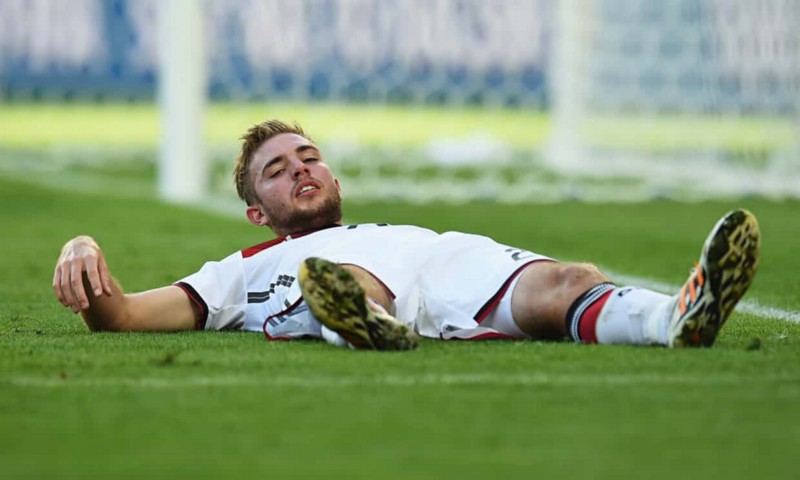 FIFA, this is what a concussion looks like. 